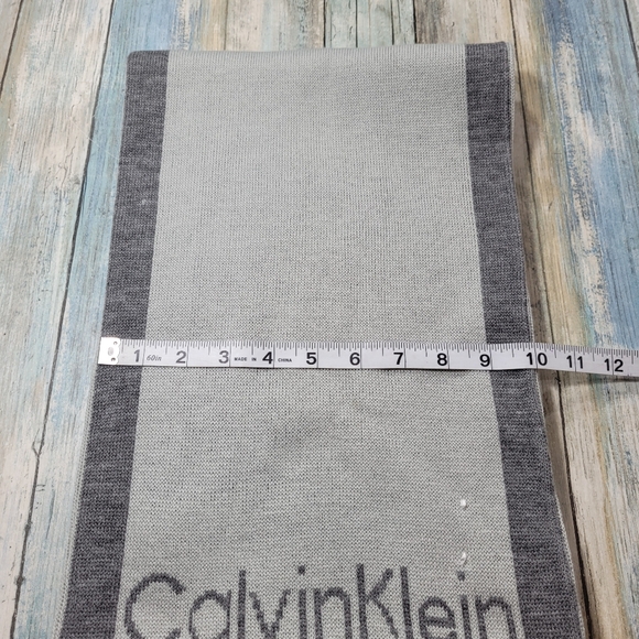 Calvin klein Reversible Scarf. - Picture 3 of 8